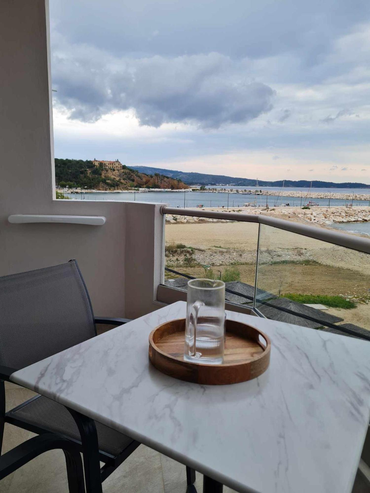 Anna Beach Suites 利迈纳里亚 外观 照片