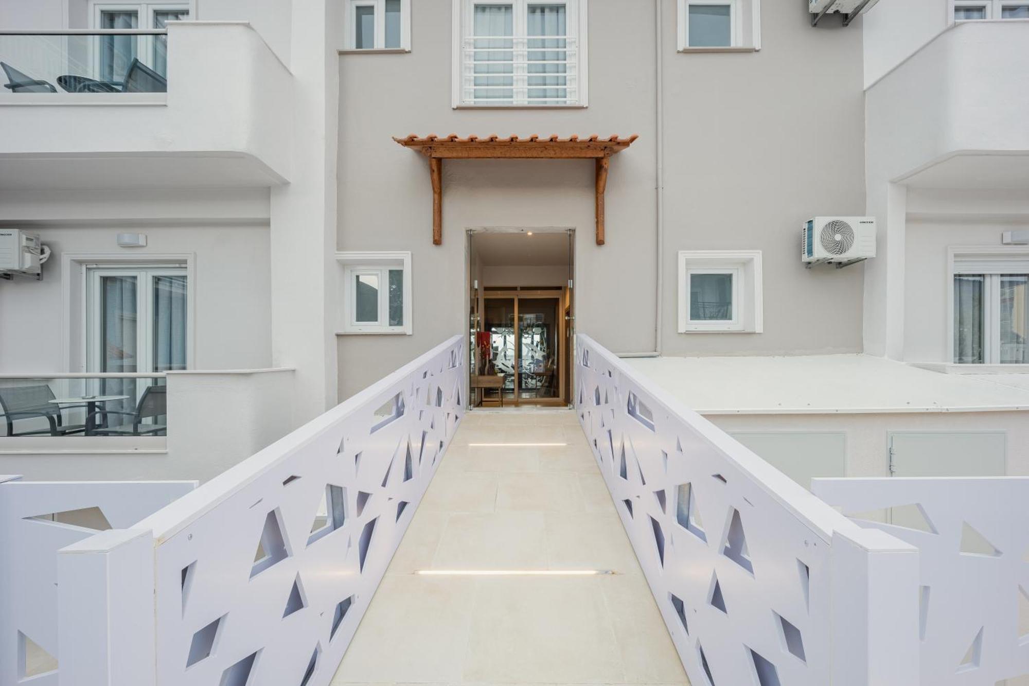 Anna Beach Suites 利迈纳里亚 外观 照片