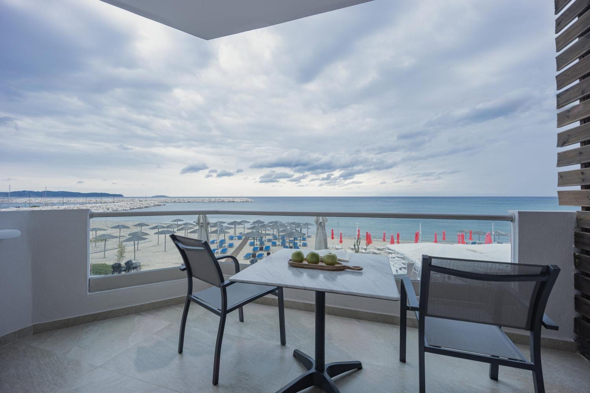Anna Beach Suites 利迈纳里亚 外观 照片